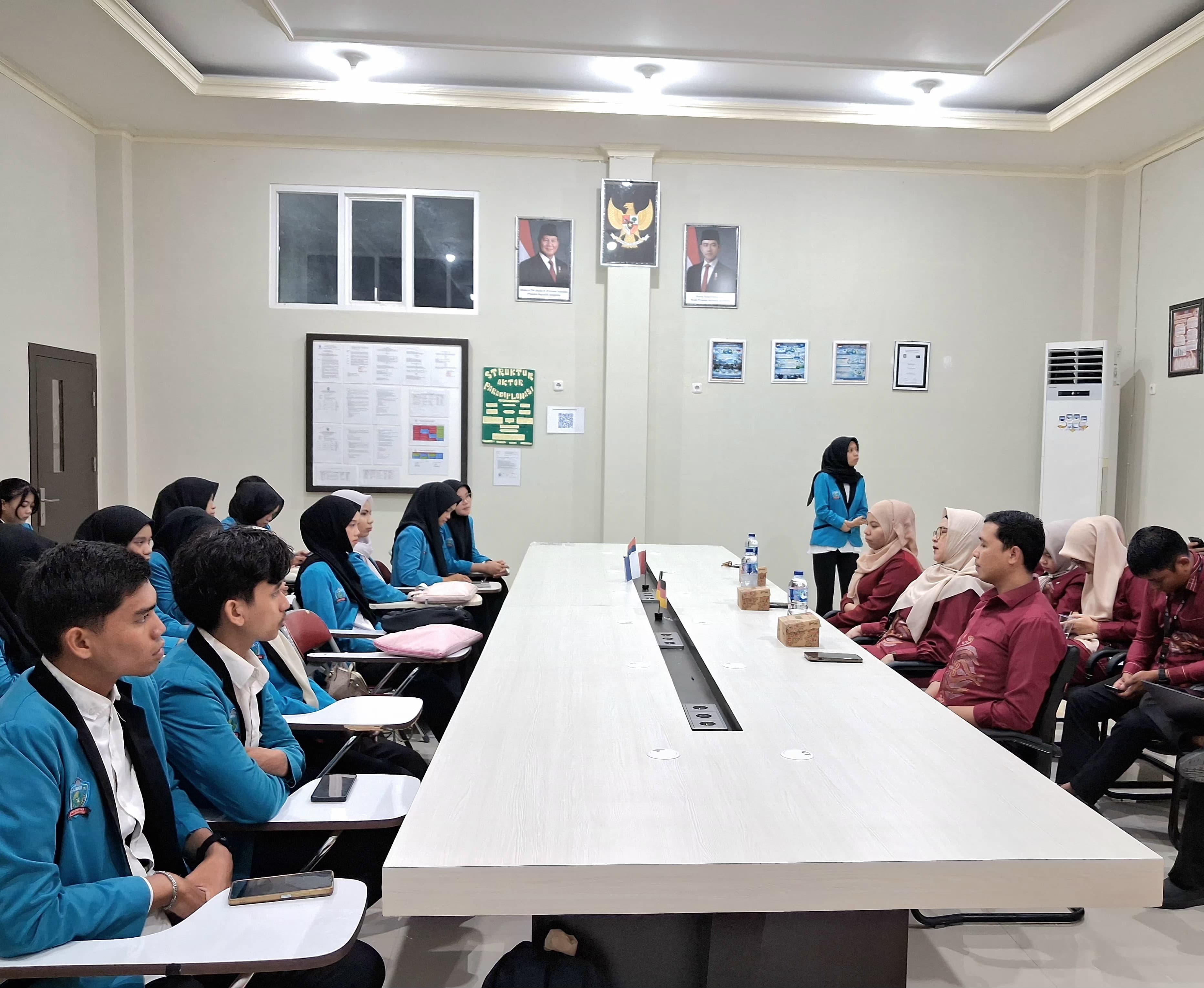 Rektor UBMG Resmi Buka Pembekalan KKMI 2026, 24 Mahasiswa Siap Mengikuti Program Internasional di University of Malaya